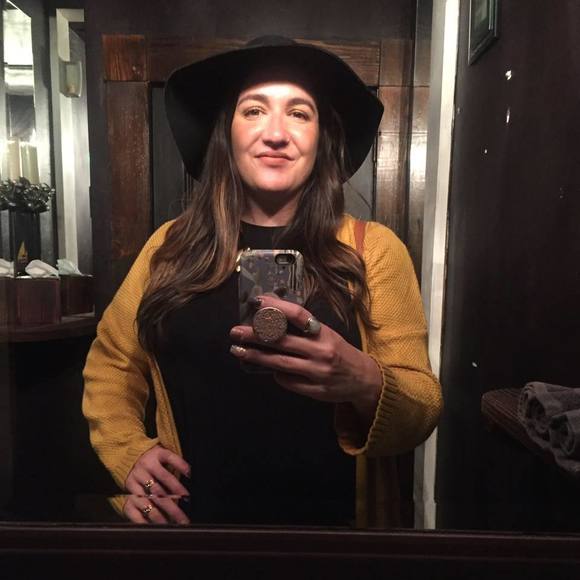 Meet your Posher, Katie - Picture 1 of 1